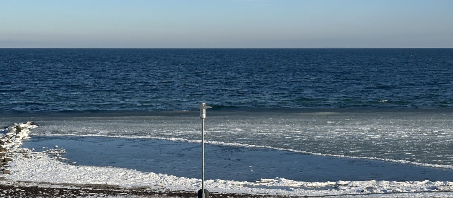 Winterstrand Winterstrand mit Eis Ostsee-Strandhaus Dahme