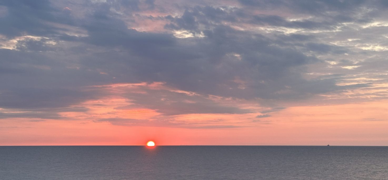 Erste Sonnentrahlen Sonnenaufgang Ostsee-Strandhaus Dahme
